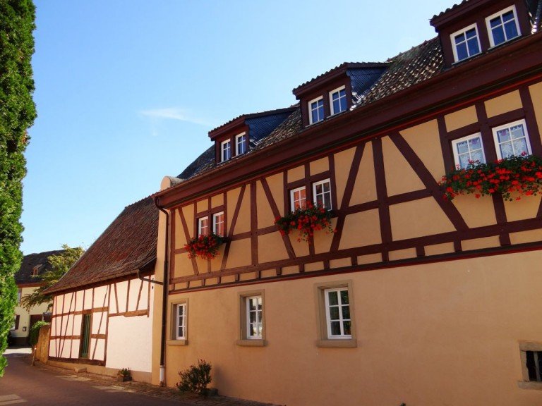 Stra�enseite W�rrstadt-Rommersheim Haus Seltene Gelegenheit - wo das Leben noch lebenswert ist, traumhafte ehemalige Hofanlage!