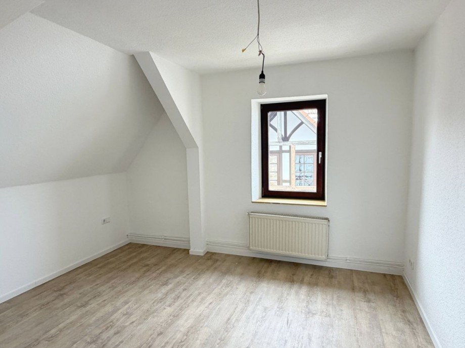 WHG Nr. 3, Schlafen I Dachgeschosswohnung Erbes-B�desheim