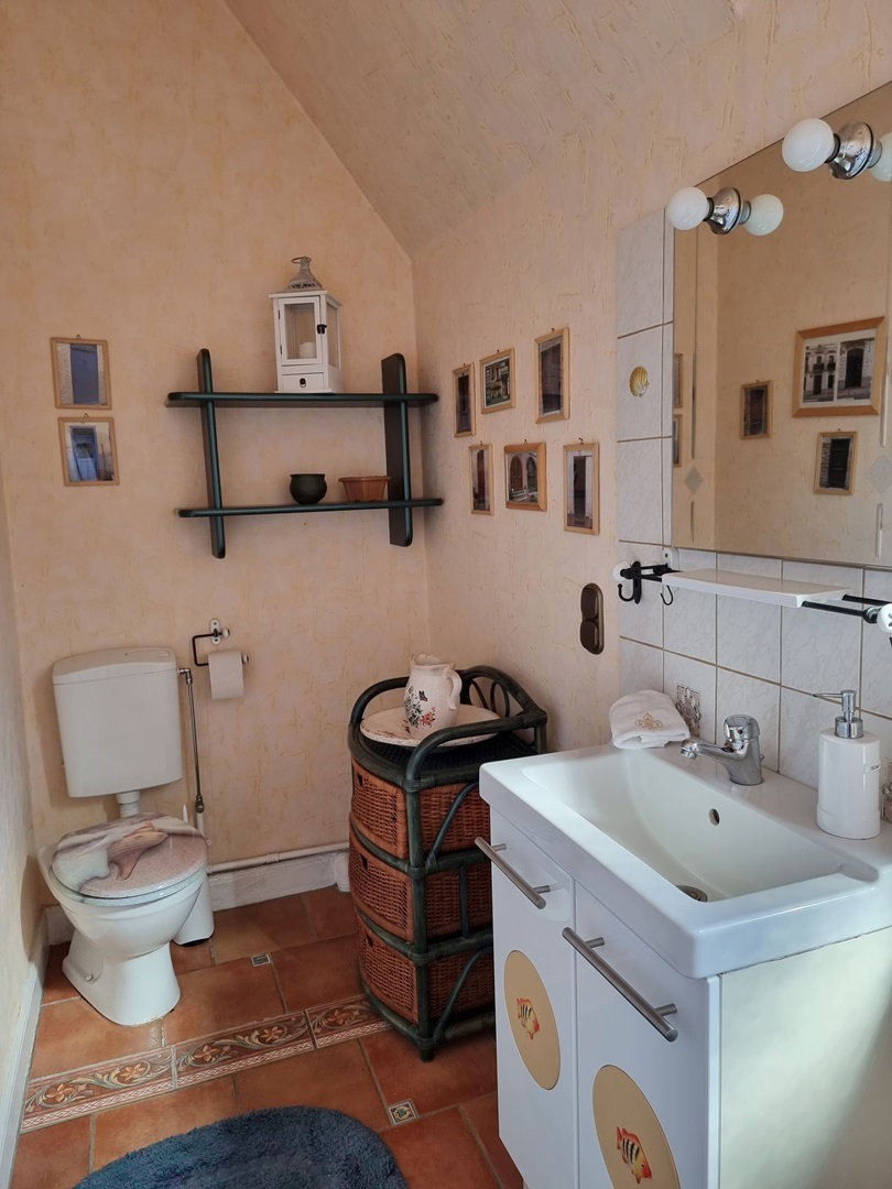 WC + Waschbecken, OG Einfamilienhaus Alzey