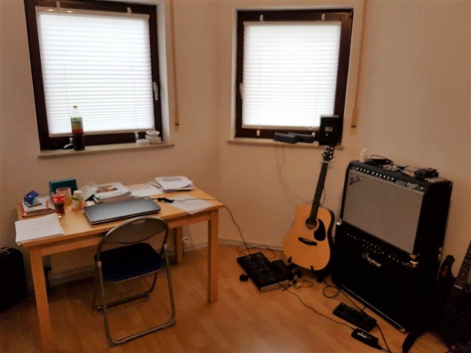 Wohn- und Esszimmer Souterrainwohnung Bermersheim v.d.H