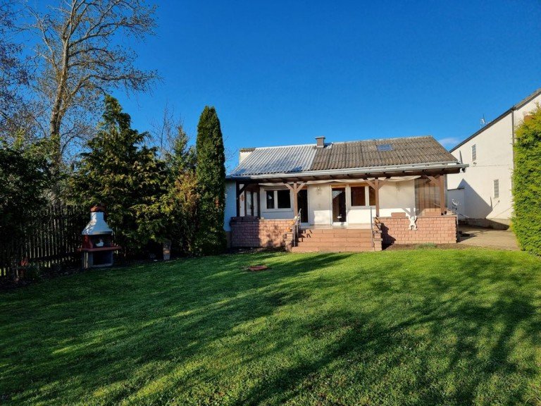 Haus Gartenansicht Framersheim Haus Charmantes und kompaktes Raumwunder mit Sonnengarten wartet auf einen Neustart und frischen Wind!