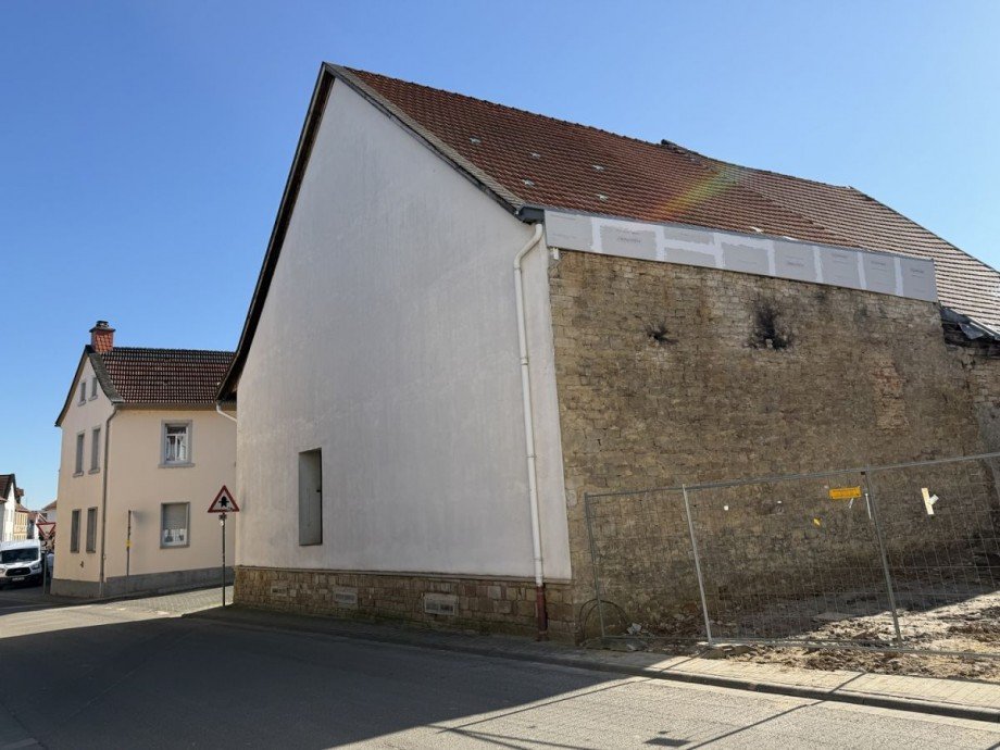 Scheune R�ckseite Mehrfamilienhaus Wallertheim