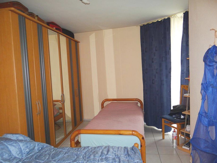 Schlafzimmer mit Balkon Wohnung Alzey