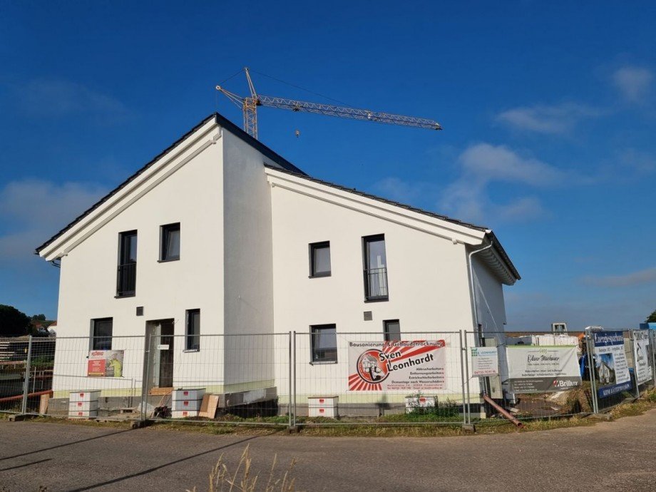 Stra�enseite Ostansicht Doppelhaush�lfte Gau-Heppenheim