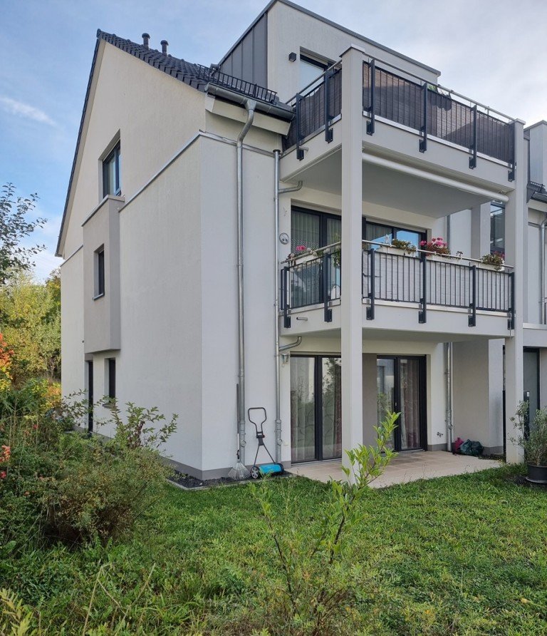 Nord Westseite Wiesbaden-Biebrich Erdgeschosswohnung Neuwertige, barrierefreie 3-Zimmer-Erdgeschosswohnung mit zwei Terrassen, Garten und TG-Stellplatz!
