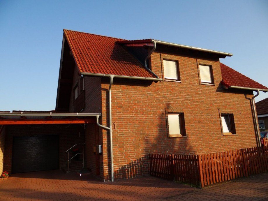 Stra�enseite Haus Flomborn