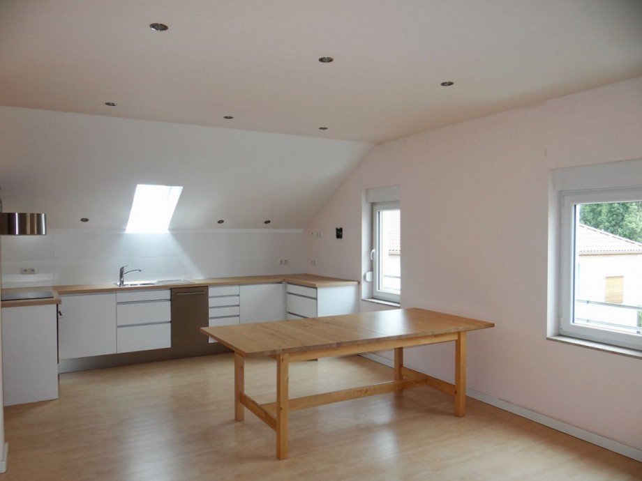 Wohn- und Esszimmer m. integr. K�che DG Zweifamilienhaus Alzey