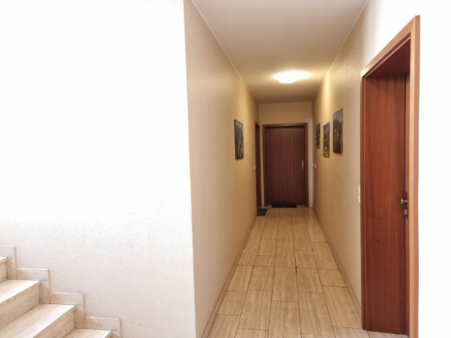 Flur zur Wohnung Renditeobjekt Alzey