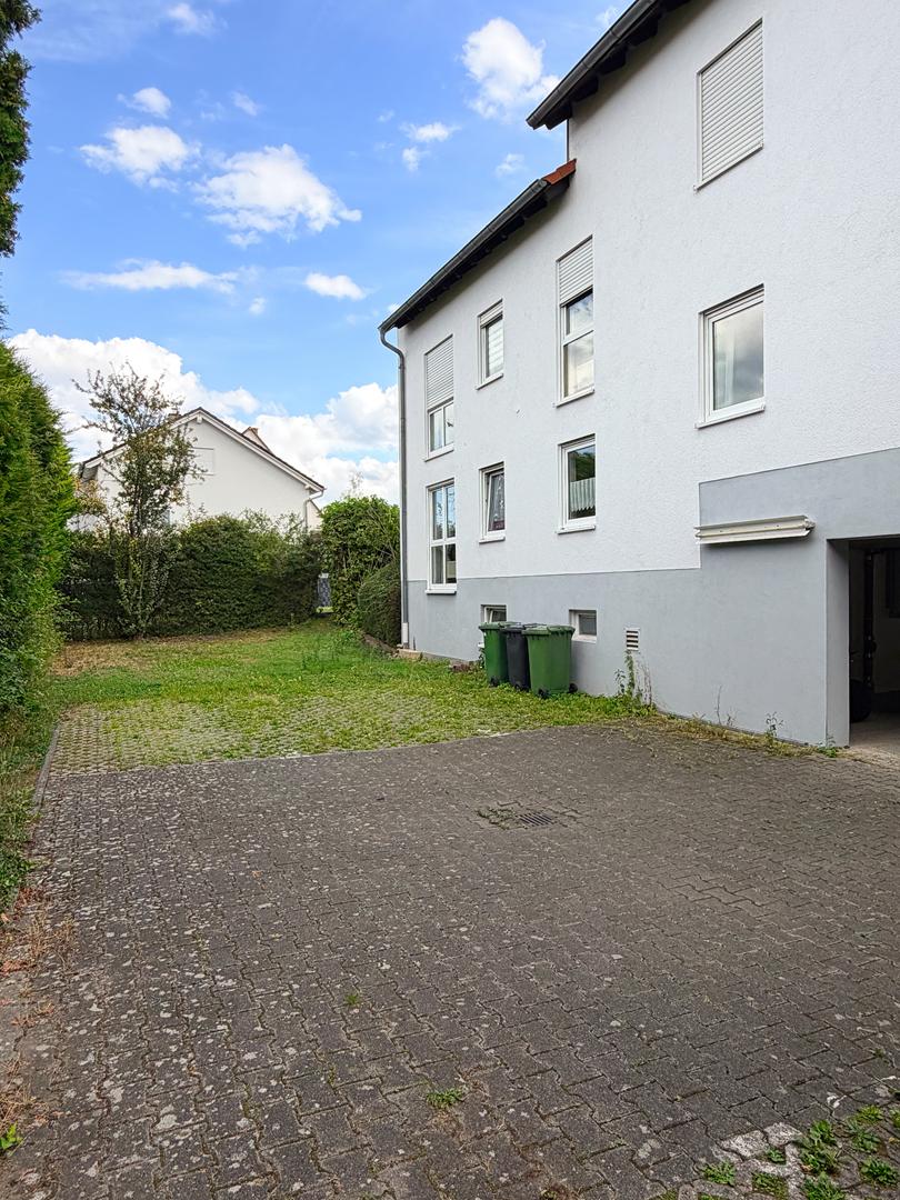 Innenhof PKW Au�enstellplatz Dachgeschosswohnung Alzey