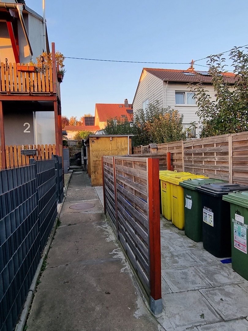 Hauszugang, Innenhof Dachgeschosswohnung Erbes-B�desheim