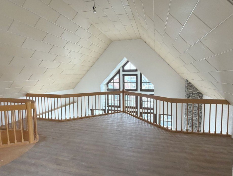 WHG Nr. 10, Galerie Maisonettewohnung Erbes-B�desheim
