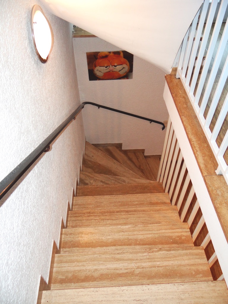 Treppe zum KG Haus Flonheim