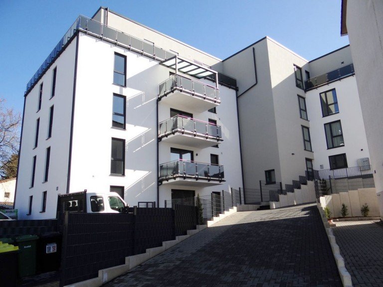 Hausansicht W�rrstadt Wohnung Moderne 3-Zimmerwohnung mit Balkon, Kellerraum und 2 Tiefgaragenpl�tzen