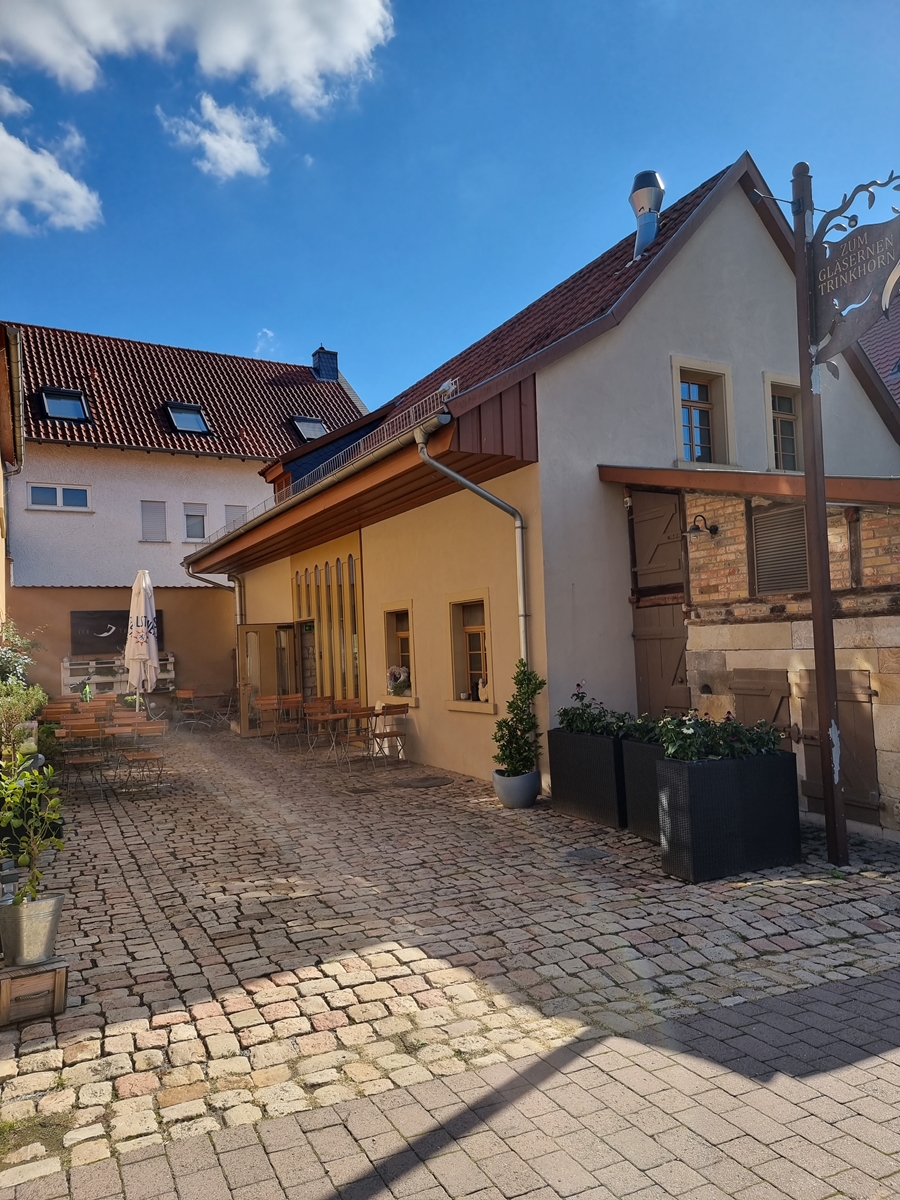 Nebengeb�ude und Innenhof Haus W�rrstadt-Rommersheim