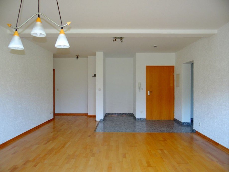 Wohn- und Esszimmer (UG) Mehrfamilienhaus Ober-Olm