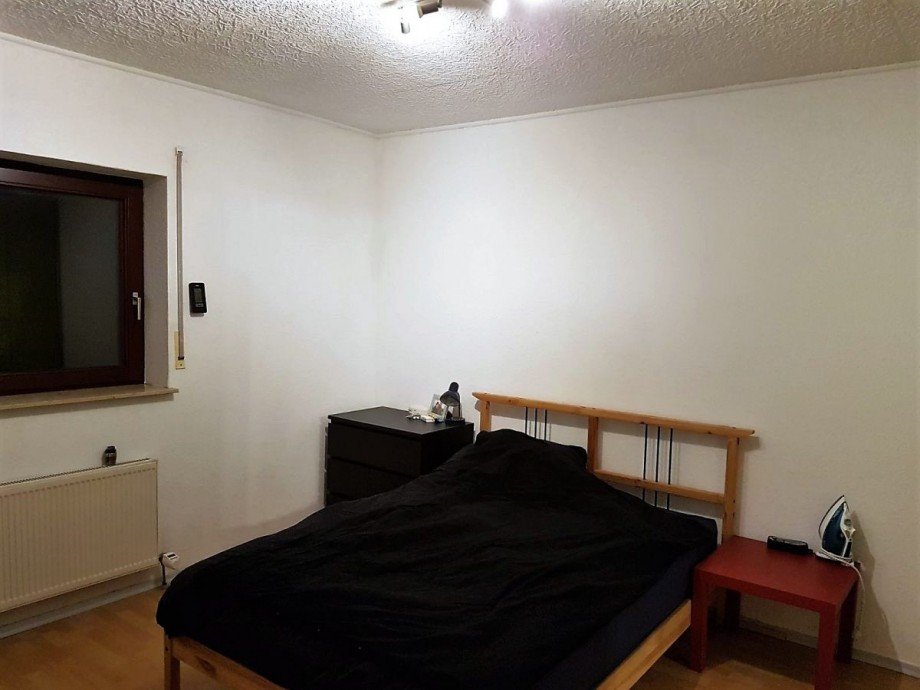 Schlafzimmer Souterrainwohnung Bermersheim v.d.H