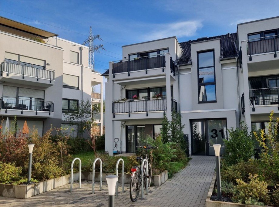 Hausansicht Westseite Erdgeschosswohnung Wiesbaden-Biebrich