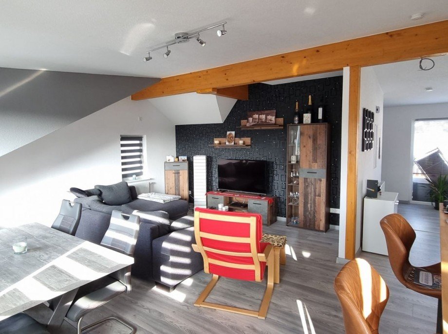 Wohn und Esszimmer Dachgeschosswohnung Erbes-B�desheim
