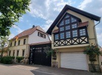 Hauptbild Stilvolle Maisonettewohnung mit Doppelgarage im charmanten Vier-Gebäude-Ensemble mit Innenhof!