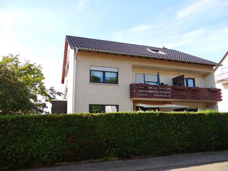 Hausansicht Stra�enseite Alzey Mehrfamilienhaus Besser Betongold als Null- oder Negativzinsen! 5-Familien-Wohnhaus mit 4 Garagen und PKW-Stellplatz