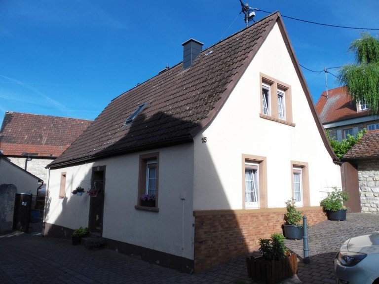 Hausau�enansicht Flomborn Einfamilienhaus Einfach das Besondere � neuer Wohnkomfort in alten Steinen!