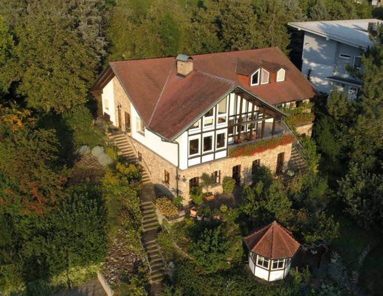 Hausansicht Alzey Haus Eine absolute Rarit�t in Alzey-Weinheim! Ein Juwel in der Kapellenbergkrone!