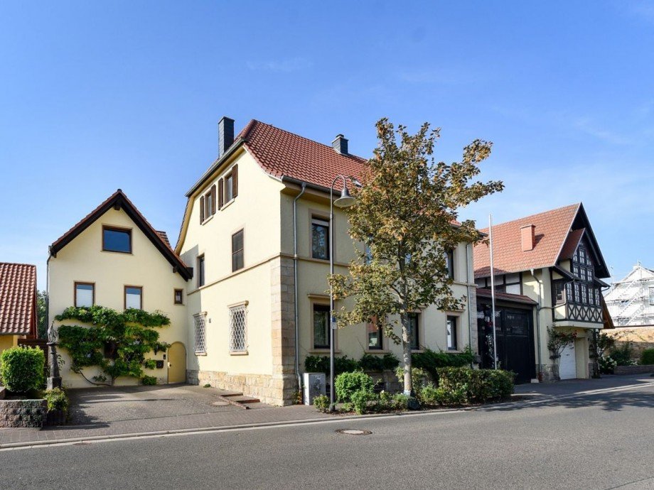 Stra�enansicht Wohnung Erbes-B�desheim