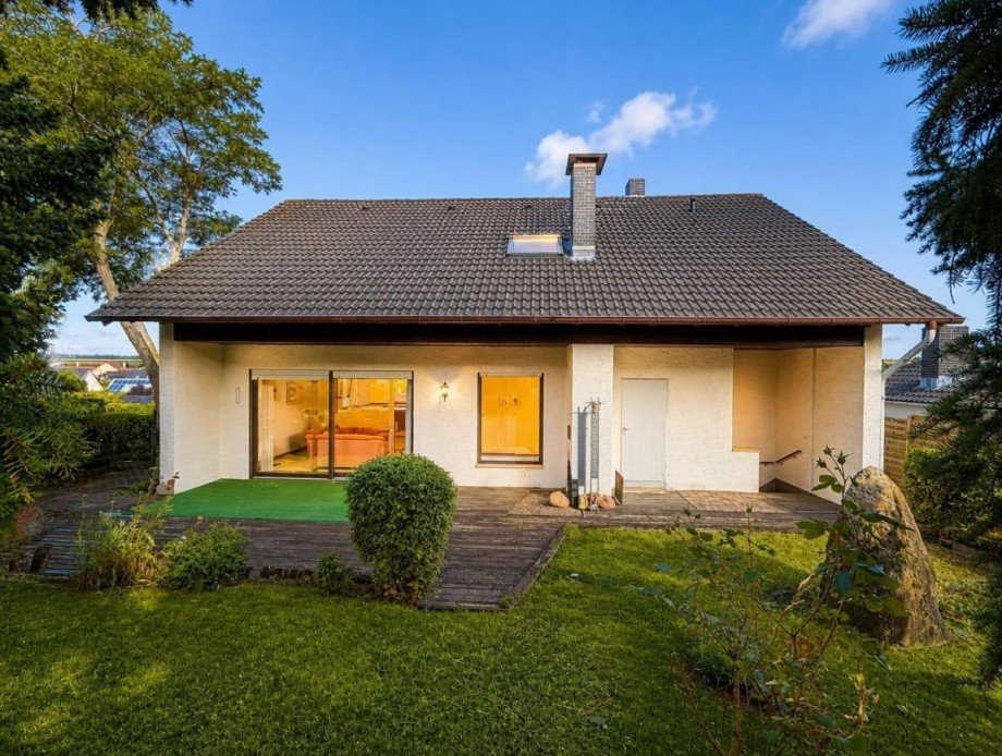 Haus Gartenansicht Einfamilienhaus Alzey