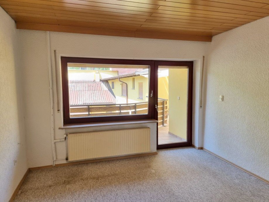 Wohnzimmer mit Banlkon, OG Einfamilienhaus Nieder-Wiesen