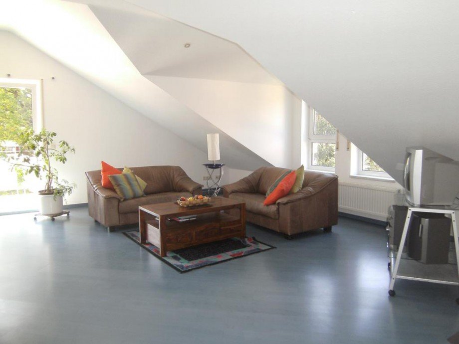 Wohn- und Esszimmer mit integr. K�che Dachgeschosswohnung Ramstein