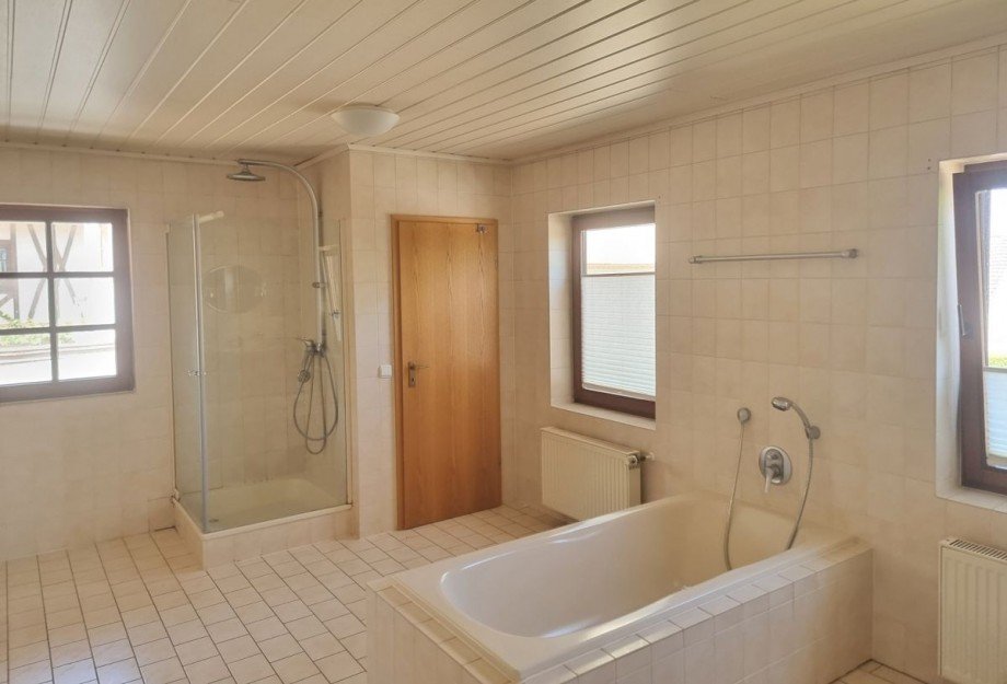 Badezimmer, OG Haus Erbes-B�desheim