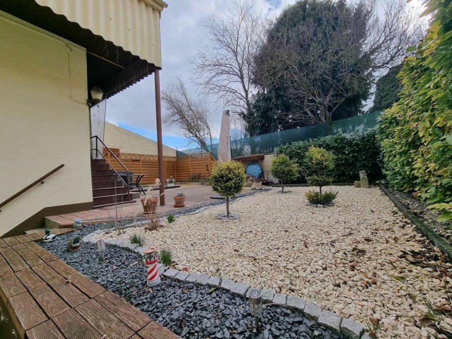 Terrasse u. Garten Einfamilienhaus Esselborn