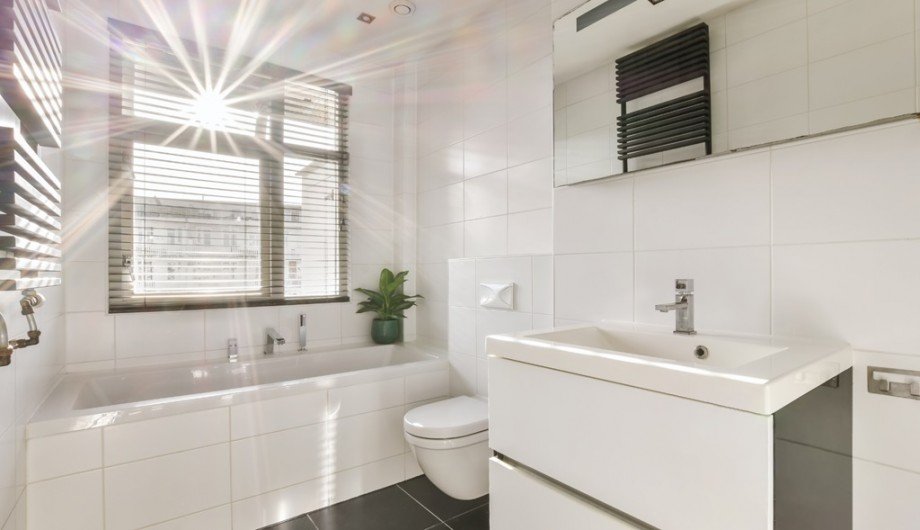 Badezimmer - Musterbild Dachgeschosswohnung Gau-Odernheim