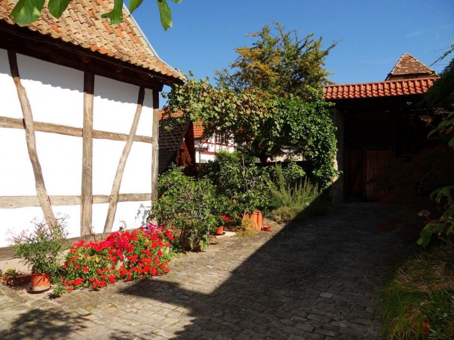 Innenhof mit kl. Garten Haus W�rrstadt-Rommersheim