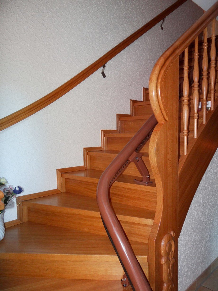 Vollholztreppe Eiche Einfamilienhaus Alzey