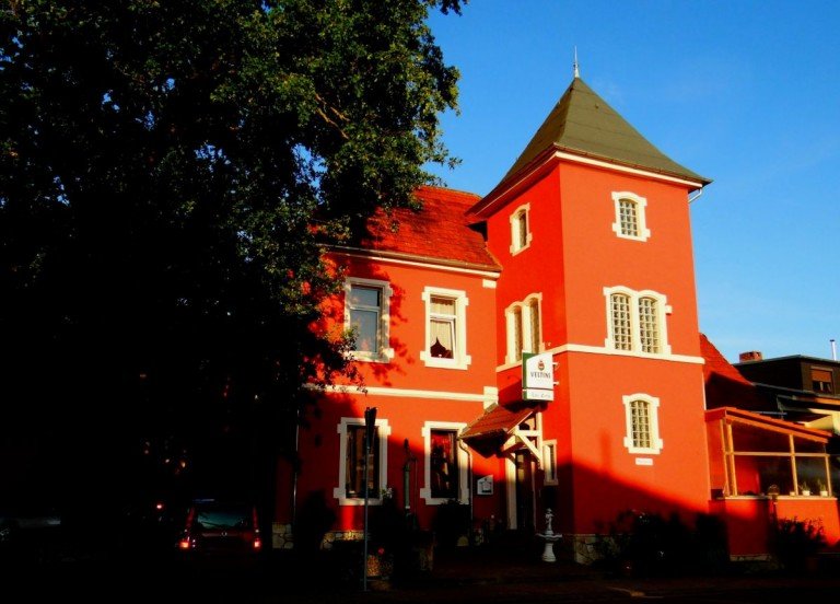 Hausau�enansicht Dittelsheim-He�loch Haus Diese Dorfperle wartet nur darauf aus dem Dornr�schenschlaf erweckt zu werden
