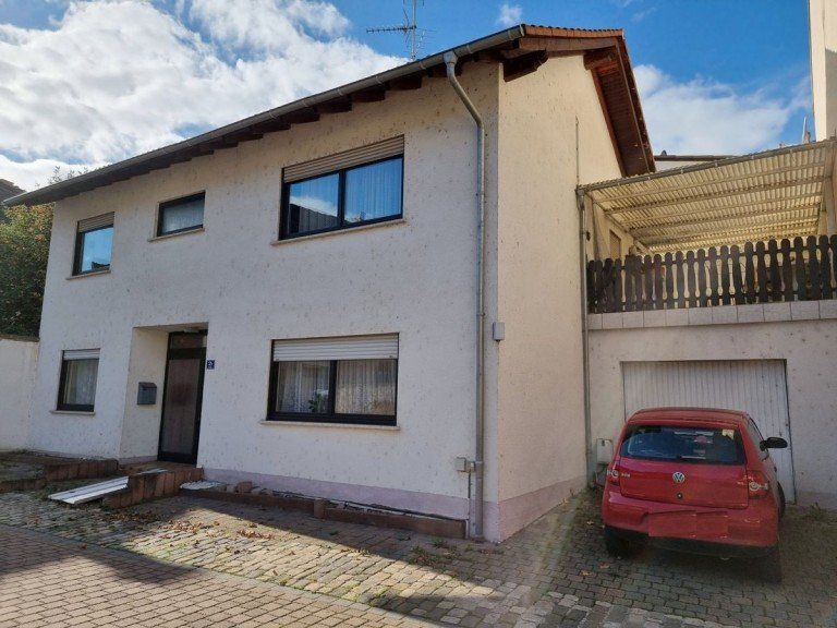 Hausansicht Flonheim Haus Wenn nicht jetzt, wann dann?! Gro�es Haus wartet auf flei�ige H�nde und innovative Ideen!