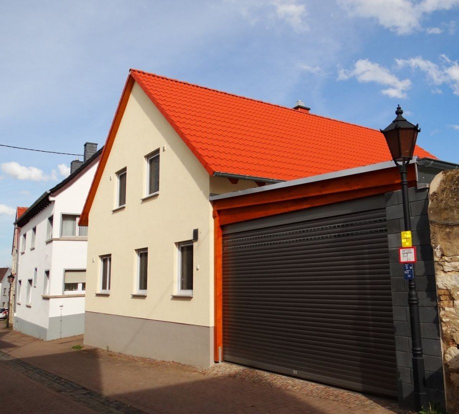 Hausansicht Stra�enseite Einfamilienhaus Ober-Fl�rsheim