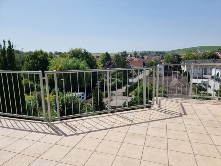 Terrasse mit Weitblick Alzey Einfamilienhaus Wohnen �ber den D�chern von Alzey-Weinheim � mit Weitblick und Charme!