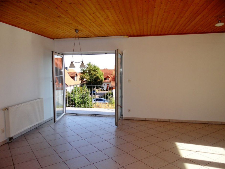 Wohn- und Esszimmer (DG) links Mehrfamilienhaus Ober-Olm