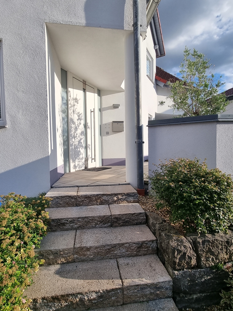 Hauszugang Doppelhaush�lfte Bechtheim