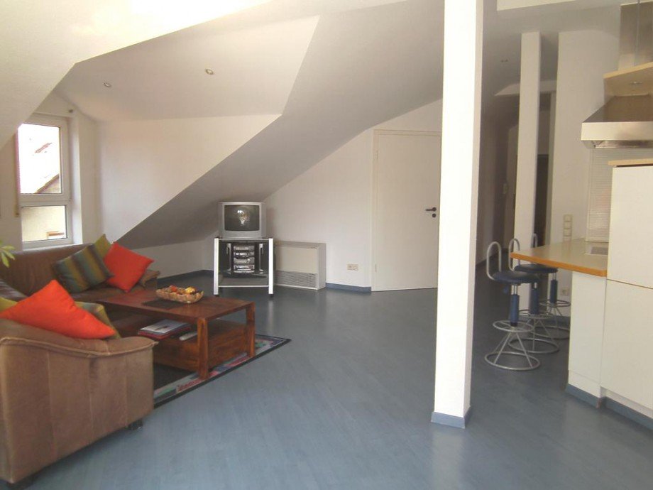 Wohn und Esszimmer mit integr. K�che Dachgeschosswohnung Ramstein