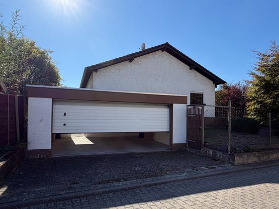 Doppelgarage-Hausr�ckseite Bungalow Alzey