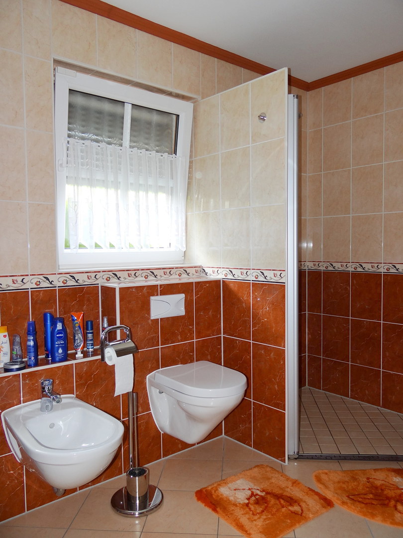 Badezimmer im EG Einfamilienhaus Alzey