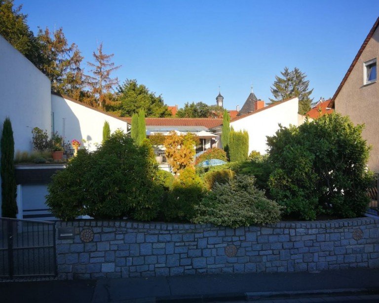 Haus Stra�enansicht Mainz Bungalow Mainz-Bretzenheim - charmantes Raumwunder mit mediterranem Charakter und s�dl�ndischem Flair�