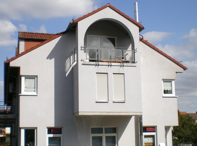 Hausau�enansicht Dachgeschosswohnung Ramstein