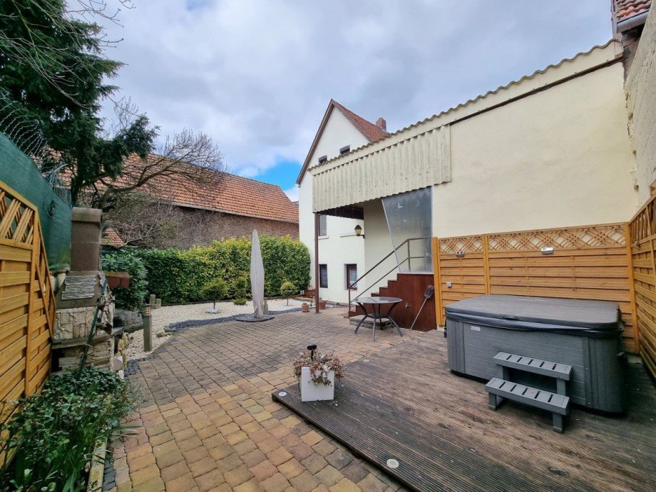 Terrasse u. Garten Einfamilienhaus Esselborn
