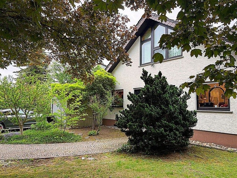 Hauseingang Alzey Einfamilienhaus Perfektes Gesamtpaket: Detailliebe, gro�z�giger Raum mit weitl�ufigem Grundst�ck in Stadtrandlage!