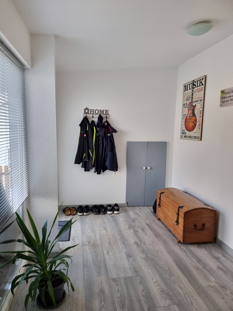 Flur, Diele Dachgeschosswohnung Erbes-B�desheim