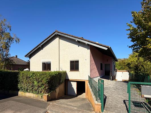 Haus-Stra�enansicht Bungalow Alzey